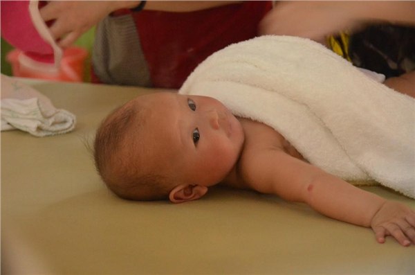 厦门孔雀河月嫂保姆部—推出金牌月嫂、育婴师，催乳师