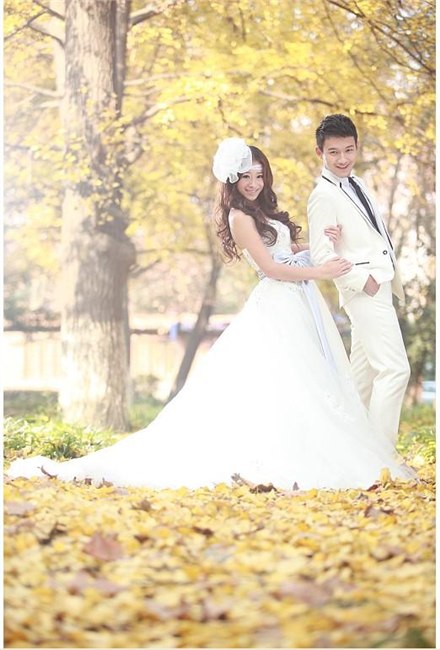 成都婚纱摄影店/成都婚纱照团购/成都艺术写真团购