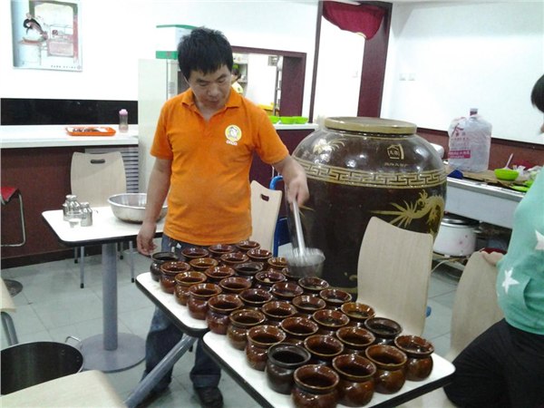 沸百味瓦罐营养快餐。瓦罐香沸。瓦罐小吃加盟