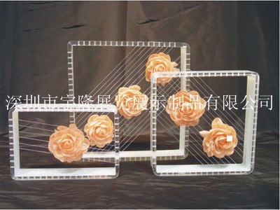 深圳压克力相框台历架加工，压克力化妆品展示道具批发