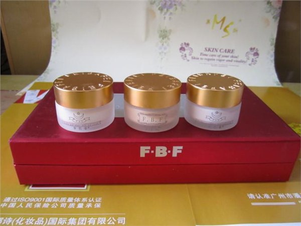 供应菲芭菲化妆品菲芭菲嫩白透红套装多人用吗菲芭菲三合一祛斑怎样