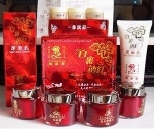 供应靓嘉丽化妆品靓嘉丽白里透红四合一靓嘉丽祛斑套装价格效果怎样