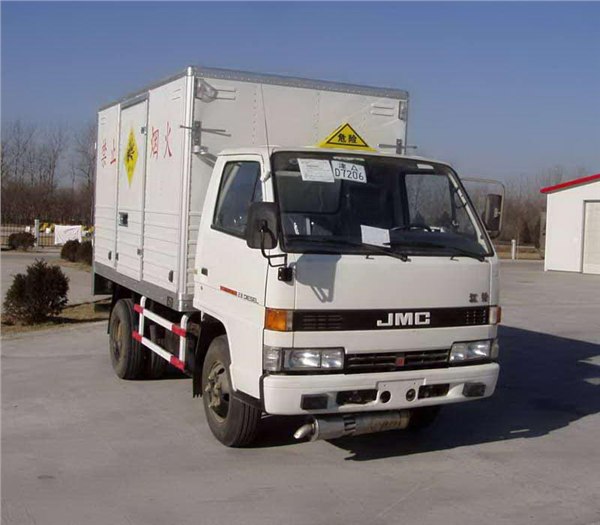 程力威牌CLW5060XQY3型爆破器材运输车[价格优惠]