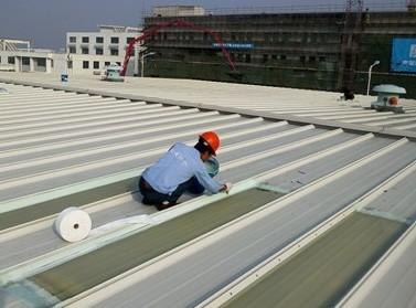 青岛钢结构防水，钢结构屋面渗漏的原因及解决渗漏的对策与建议！