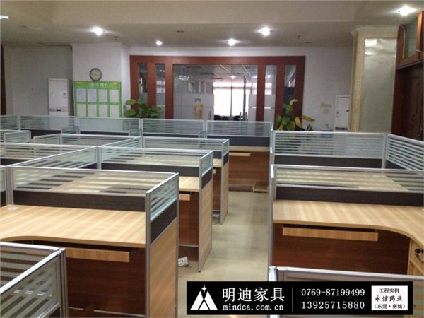 东莞办公家具厂为永信药业提供办公家具屏风隔断等家具厂产品