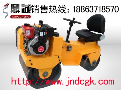 供应小型座驾式振动压路机 DC700自行式振动压路机