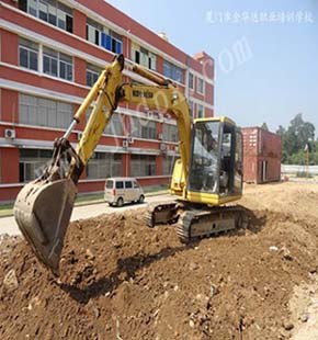 快春节了，培训什么技能好？挖掘机即将开班，现报现学