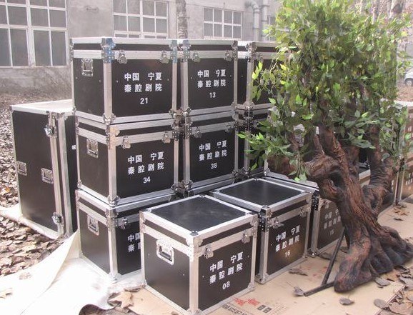 供应深圳大型铝合金箱厂