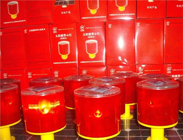 湖南塔吊太阳能障碍灯厂家--长沙市九匹狼；厂价--阶梯优惠价