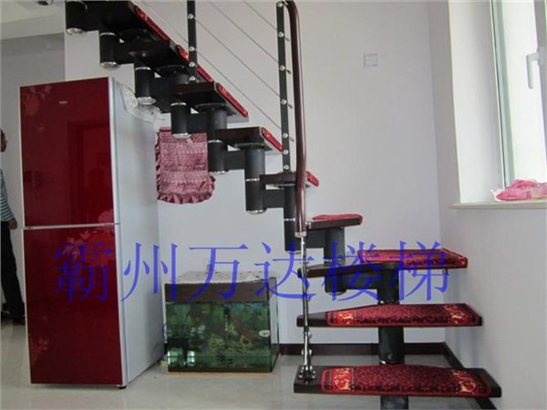 万达成品钢木梯，成品钢木梯价格，成品钢木梯结构