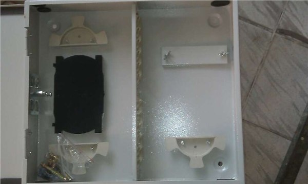 供应12芯光纤网络分线箱-分路器箱