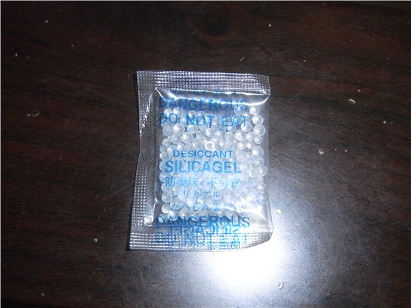 供应爱华纸蒙脱石干燥剂深圳服饰干燥剂宝安鞋帽用防霉片