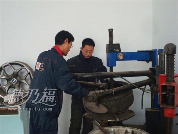 汽车轮胎伤什么样的修补方法比较专业 轮胎修补方法