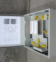 供应优价挂壁式1*16光纤分线箱，嵌入式光纤分路器箱，分箱
