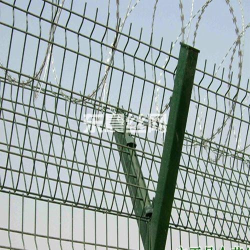 【平安夜】重庆高速护栏网 衡阳高速护栏网 湖南高速护栏网 东