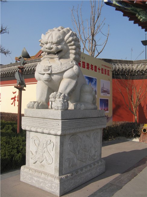 供应石狮子，天安门狮,电信门狮，京狮港狮，石雕献钱狮，蹲狮走狮爬狮、上山狮吼