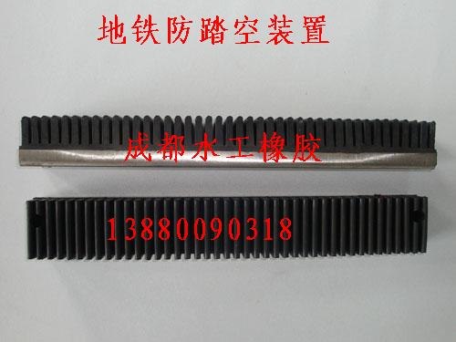 供应放踏空胶条防夹装置