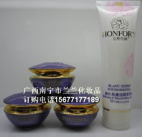 供应红粉容颜臻白美肤焕颜四件套238元