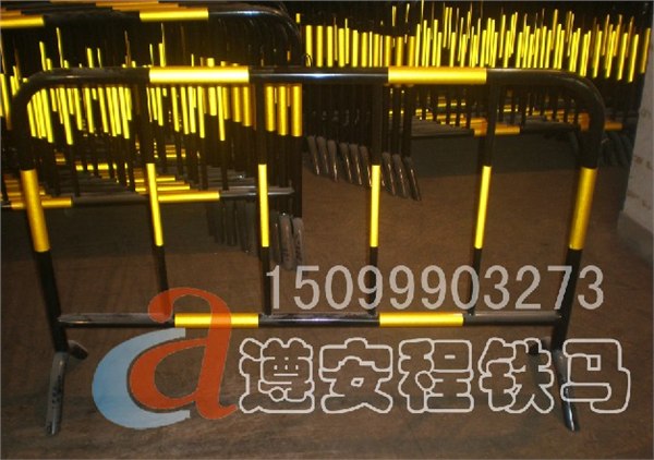 供应广州铁马，隔离铁马，铁护栏 ，遵安程厂家只生产优质铁马						