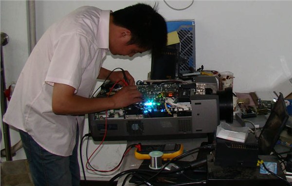 供应厦门索尼投影机维修，收费最低，服务最好
