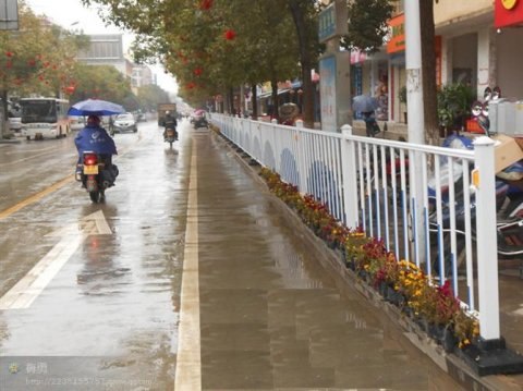 道路隔离栅，交通隔离栅，玻璃钢道路安全防护栏，交通安全防护栏
