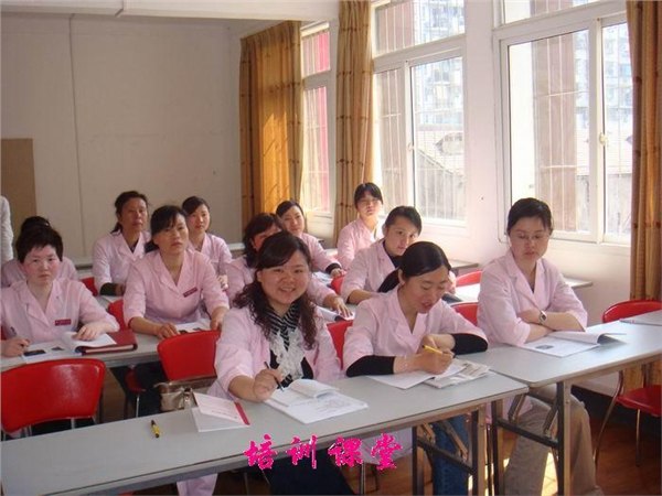 欢度三八妇女节/催乳培训节日优惠，花一样钱学三样技术