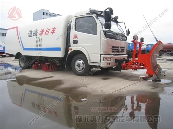 供应东风多利卡多功能推雪清扫车 驼马牌扫路车 小区保洁扫路车