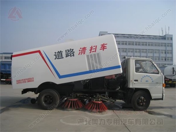 供应江铃道路清扫车 青特牌扫路车 农场扫路车
