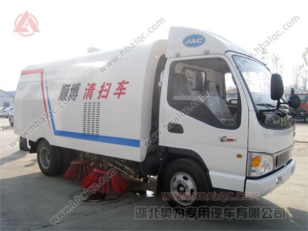 供应江淮帅铃道路清扫车 亚洁牌扫路车 度假村扫路车