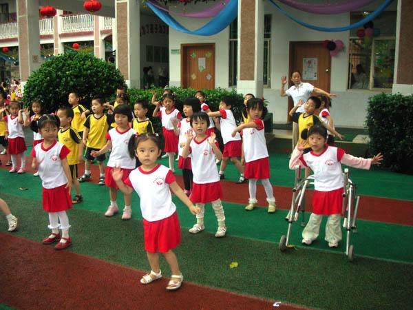 重庆幼儿园服定做 重庆幼儿园书包批发就是得富来