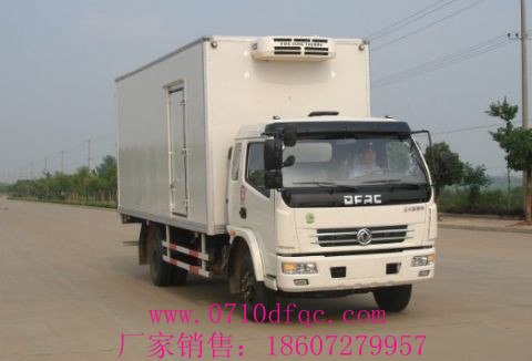 东风多利卡冷藏车（带卧铺）