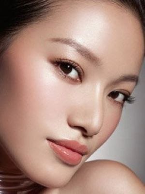 假体隆鼻自然吗济南隆鼻哪家最专业啊隆鼻首选济南利维亚整形