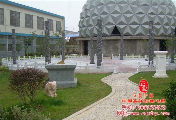 供应石雕龙柱
