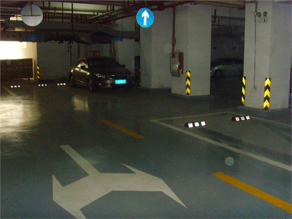 供应停车场地坪及划线工程