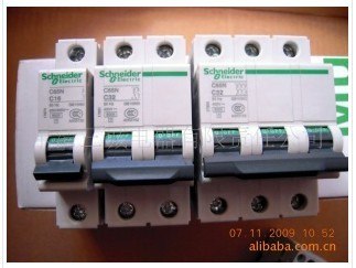 供应施耐德C65N 1P C4A漏电保护断路器