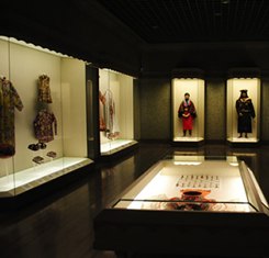 供应博物馆展馆高档橱窗专柜专用高透减反玻璃