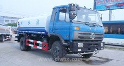 湖北东风洒水车改装厂|10吨洒水车厂价|护栏清洗多功能洒水车