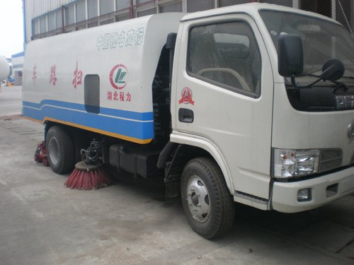 东风多利卡扫路车