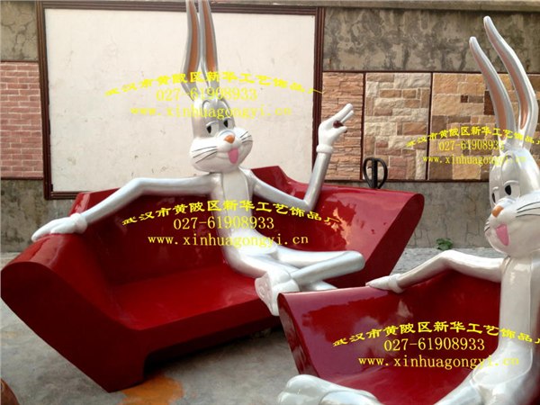 供应玻璃钢人物雕塑   兔子玻璃钢雕塑 