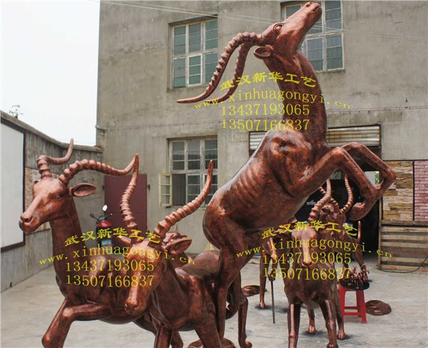 供应玻璃钢羚羊雕塑  豹子雕塑 仿真动物景观园林雕塑 