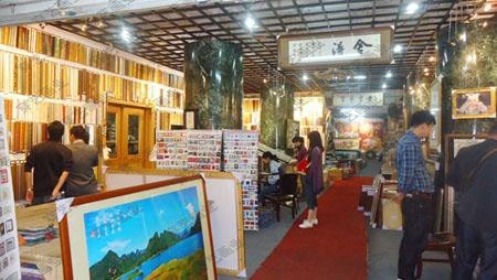 怎么经营十字绣、字画装裱店?