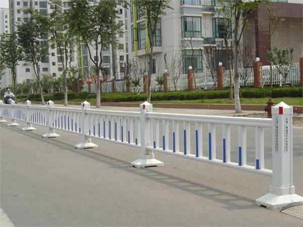 供应江东PVC道路塑钢护栏 江东PVC道路护栏厂家 江东PVC道路护栏公司