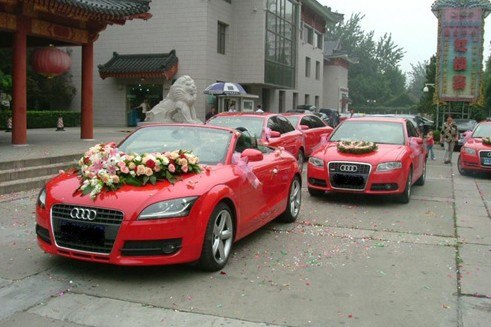 专用婚车奥迪S8敞篷车 婚车租赁公司奥迪S8敞篷车租赁价格