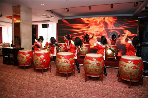 奥运缶,雕龙鼓,京剧战鼓,戏曲服装打鼓,美女不倒翁