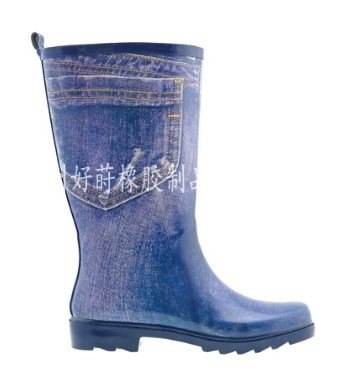供应极具时尚感的橡胶雨鞋