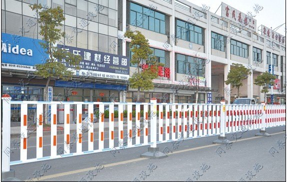 道路防护栏供应厂家，道路防护栏售后点
