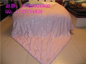 彩虹负离子蚕丝被有什么好处？能洗吗？