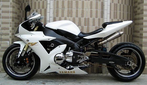 雅马哈超级摩托车YZF-R1（豪华加长版）  3300元