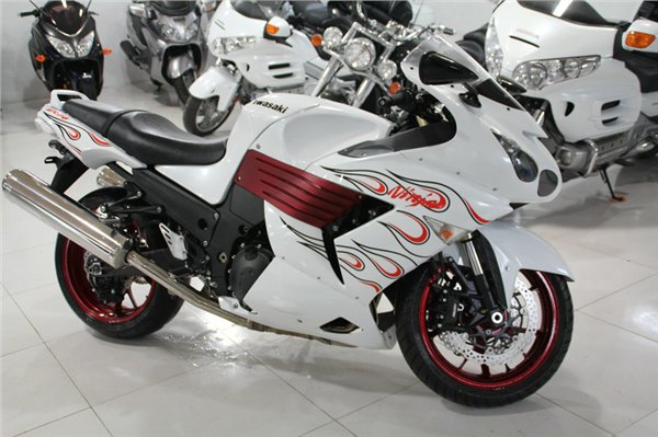 川崎400摩托车六眼魔神ZX-1400  2700元