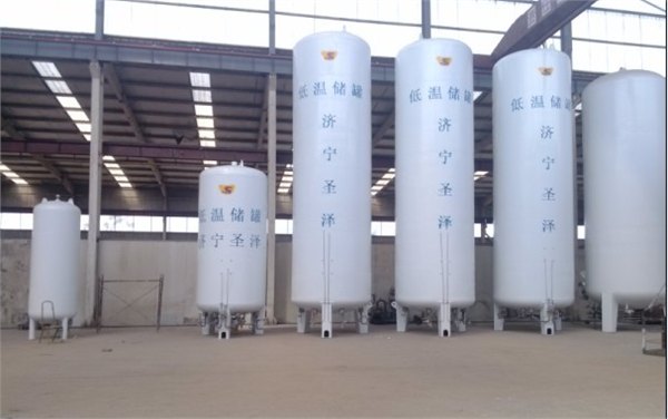 供应液化天然气低温储罐